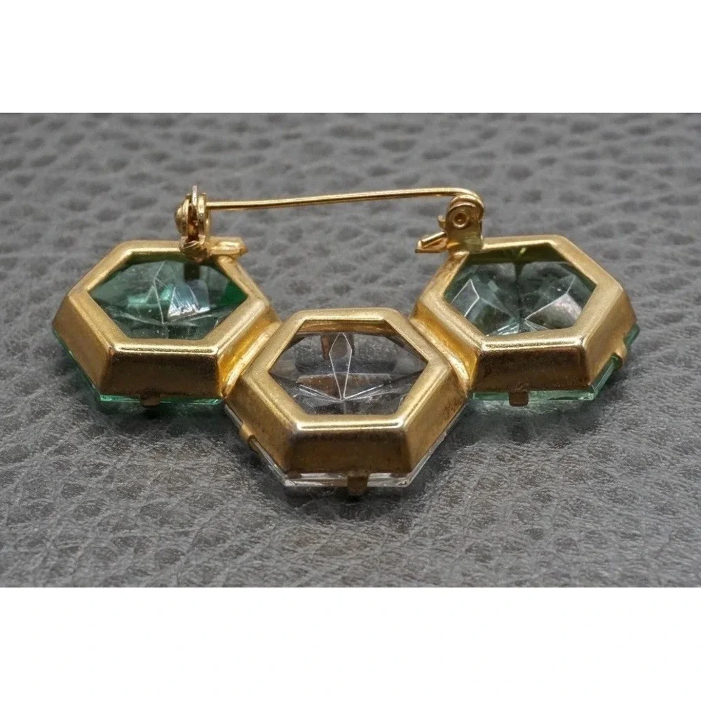 Vintage Hexagonal Faceted Glass Honeycomb Crystal Brooch Green Clear Gold Tone